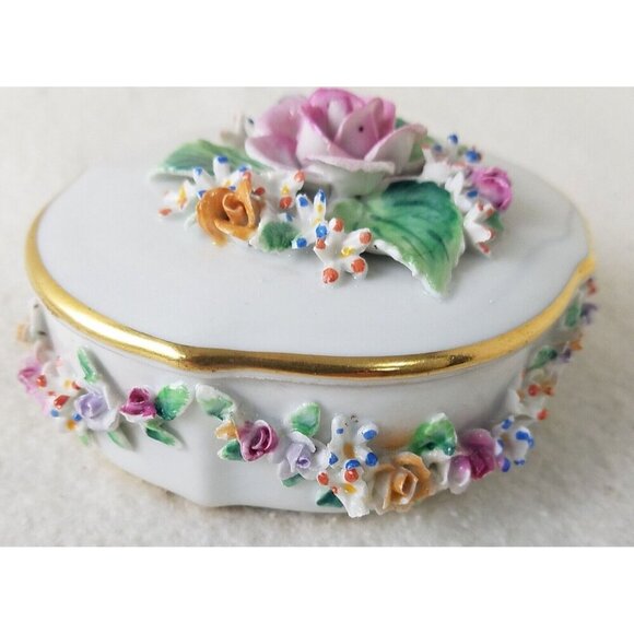 Porcelain Box Vintage Oval‎ Lid raised painted Floral motif Portugal white - Picture 4 of 9